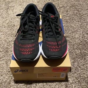 ASICS Gel-Excite 6 in Black/Rose Petal.